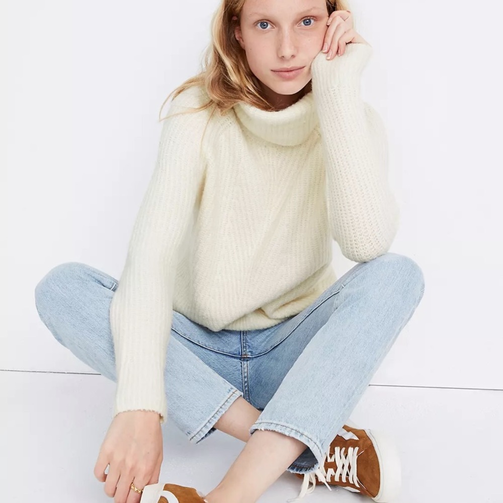 EUC - Mercer Turtleneck Sweater in Coziest Yarn, Small